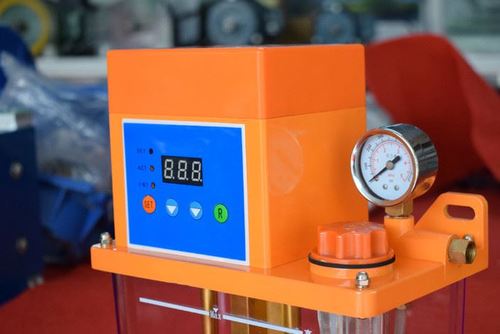 【】批發(fā)銷售注油機 注塑機潤滑油泵,機床自動潤滑泵 數(shù)顯