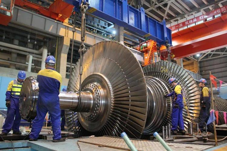 檢修進(jìn)行時公司順利完成汽輪機(jī)轉(zhuǎn)子倒運(yùn)工作